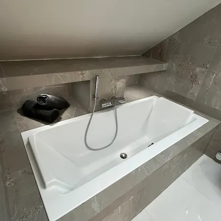 Prázdninový dům - Happy - *